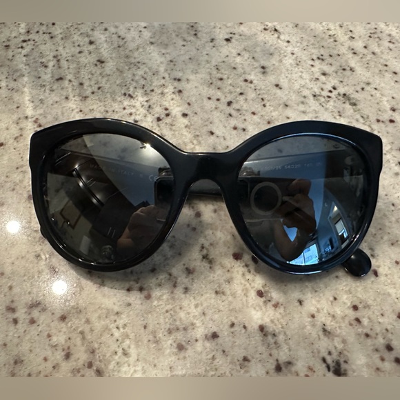 AUTHENTIC Chanel mirrored sunglasses - Picture 1 of 10